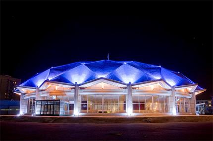 “Биднээс алсарсан цирк”